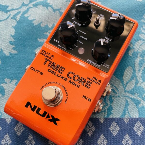 Pédale écho Nux Time Core Deluxe MKII n°NCD02DL21C10428, boite d’origine, alim 9V ajoutée