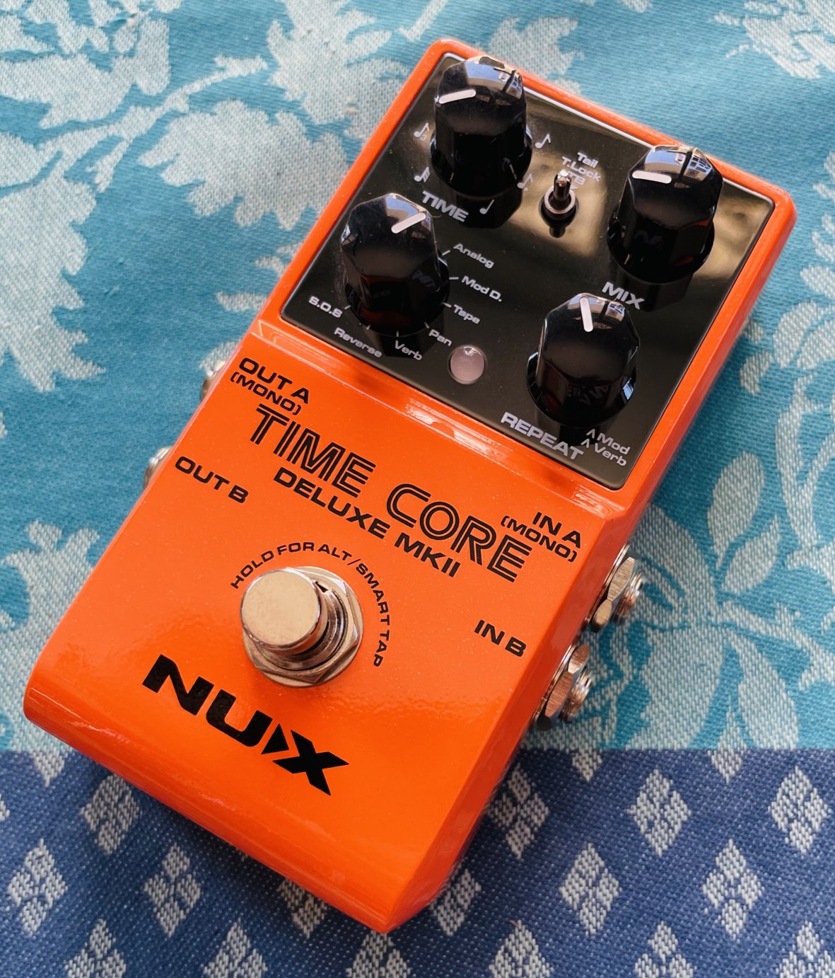 Pédale écho Nux Time Core Deluxe MKII n°NCD02DL21C10428, boite d’origine, alim 9V ajoutée