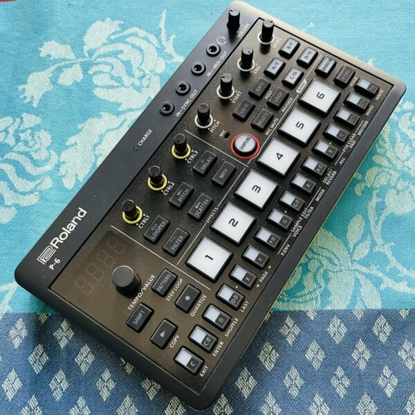 Sampleur module de sons Roland Aira Compact P-6 n°A7S8995, boite d’origine, usb