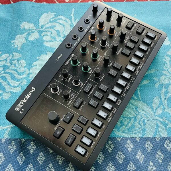 Synthé Roland Aira Compact S-1 Tweak Synth n°B4S8098, boite d’origine, usb