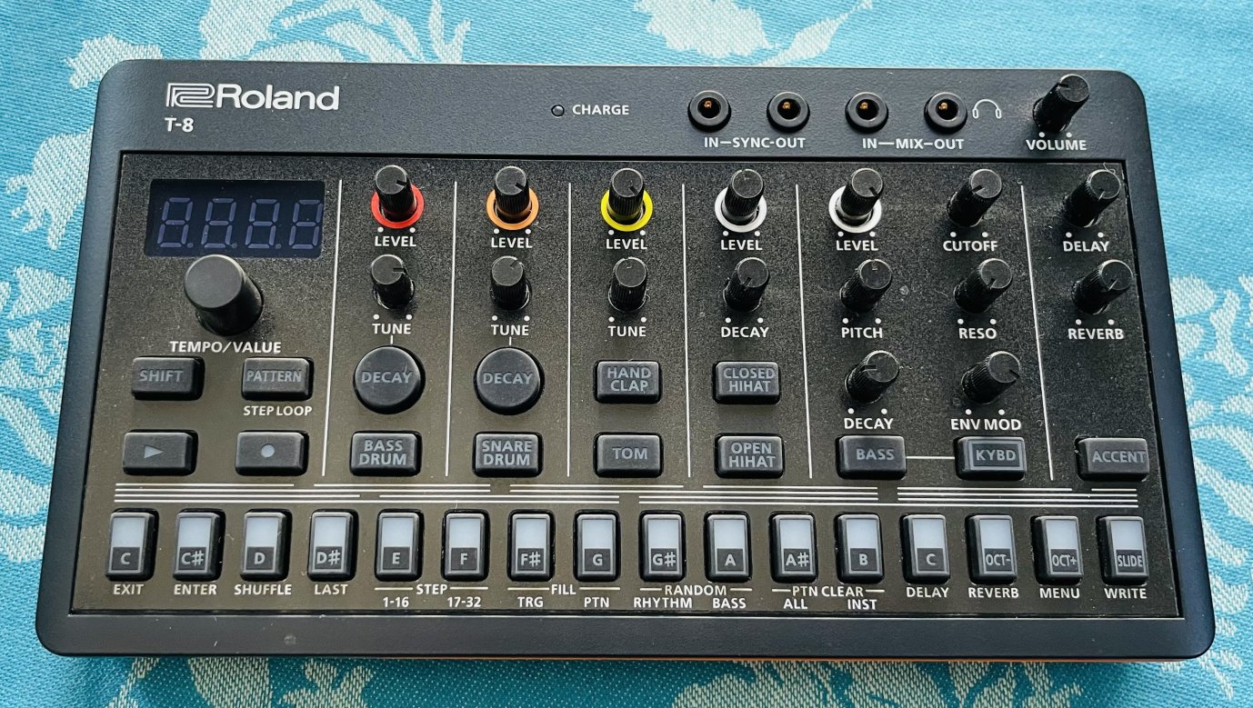Groovemachine boite à rythme Roland Aira T-8 n°B1S5603, boite d’origine, usb – Image 2