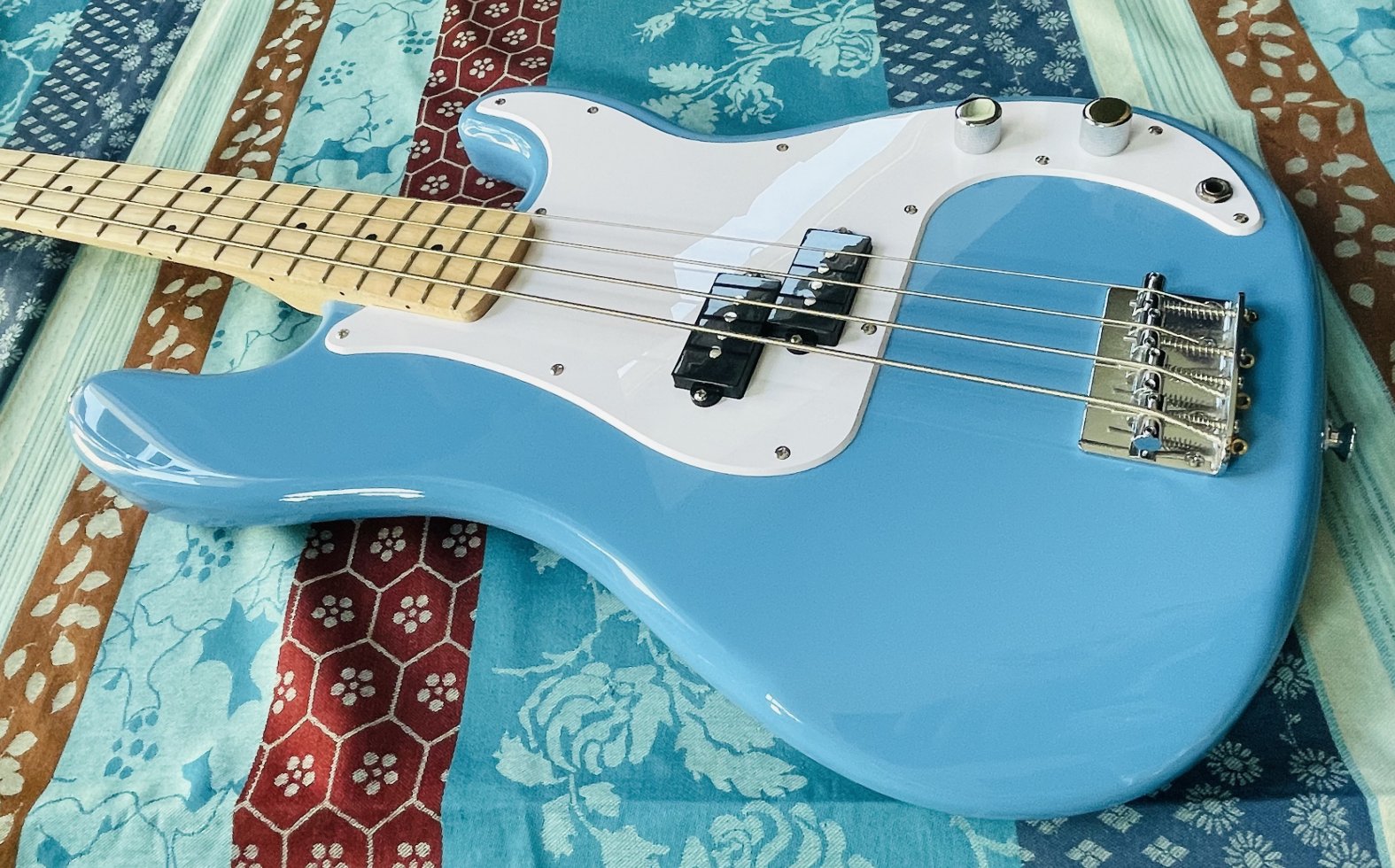 Basse électrique Squier Sonic Precision Bass California blue n°23004783 (China) – Image 2