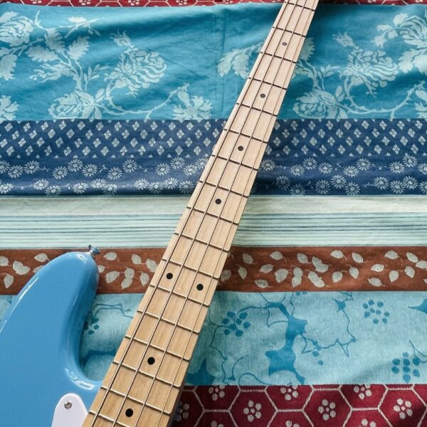 Basse électrique Squier Sonic Precision Bass California blue n°23004783 (China) – Image 3
