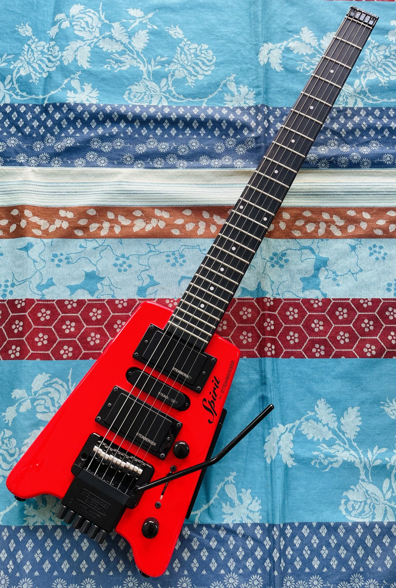 Guitare électrique Steinberger Spirit Gt-Pro deluxe HR red n°22062353112, housse d’origine, sangle Dunlop, 2 jeux cordes