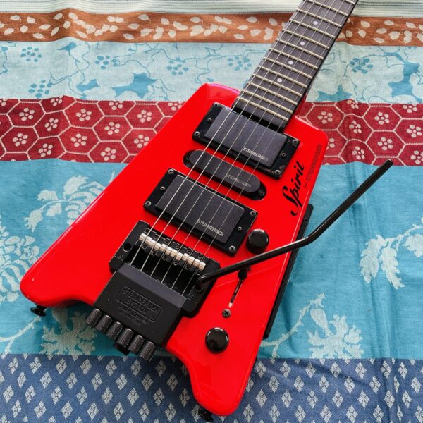 Alternative view of Guitare électrique Steinberger Spirit Gt-Pro deluxe HR red n°22062353112, housse d’origine, sangle Dunlop, 2 jeux cordes