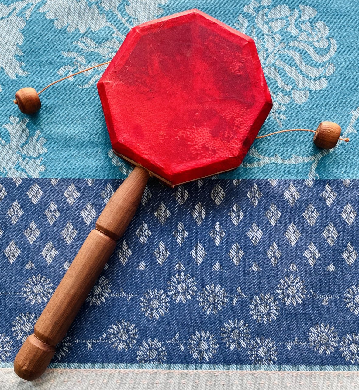 Tambour à hochet