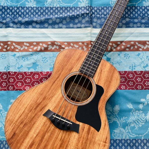 Basse électrique électro-acoustique Taylor GS Mini-e Koa Bass n°2205121247, house Taylor, révisée luthier Manteau (facture 22.07.26)