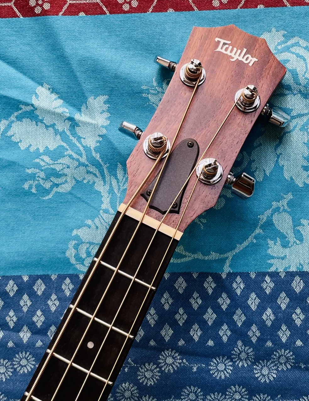 Basse électrique électro-acoustique Taylor GS Mini-e Koa Bass n°2205121247, house Taylor, révisée luthier Manteau (facture 22.07.26) – Image 3