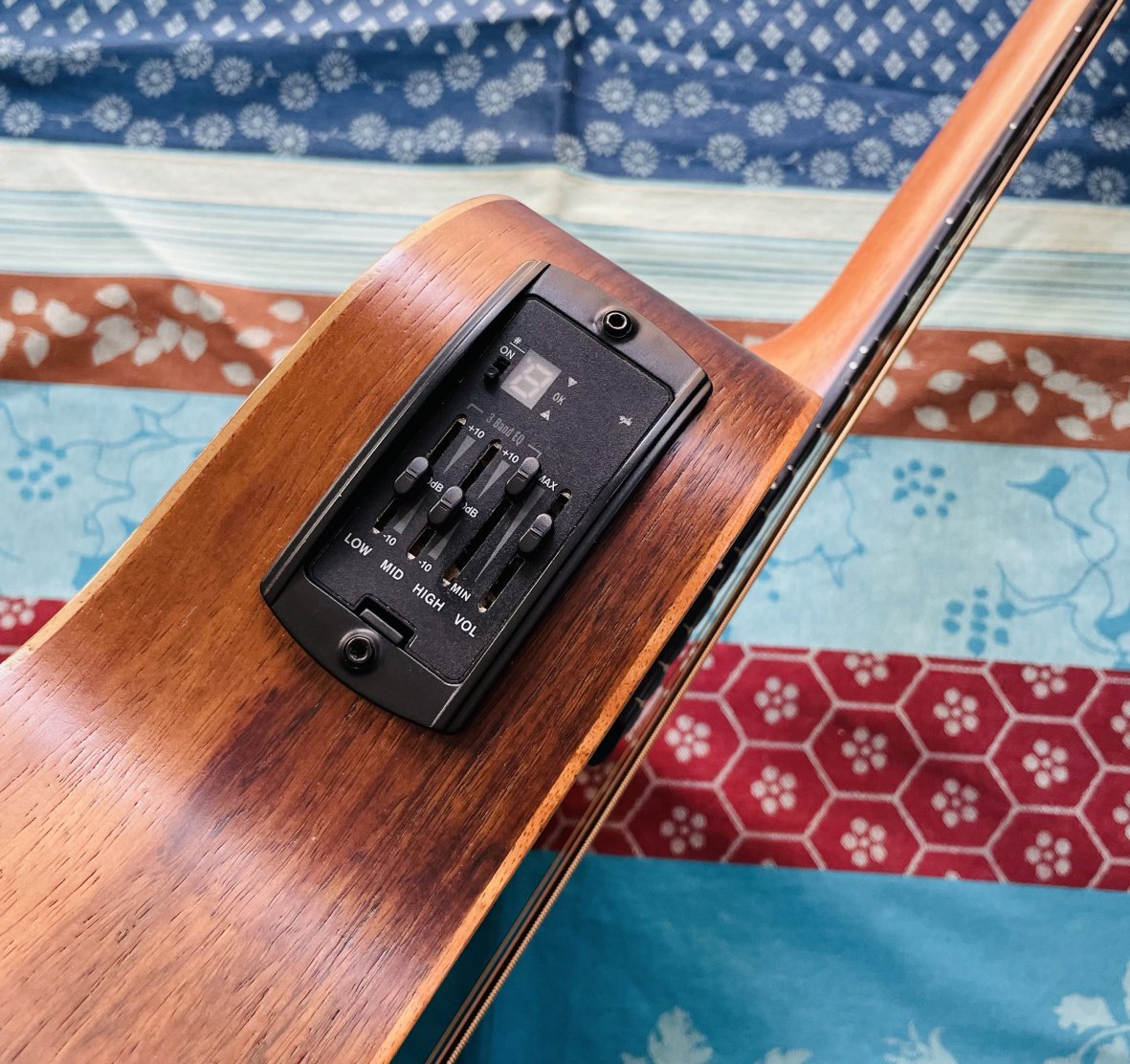 Basse électrique électro-acoustique Taylor GS Mini-e Koa Bass n°2205121247, house Taylor, révisée luthier Manteau (facture 22.07.26) – Image 6