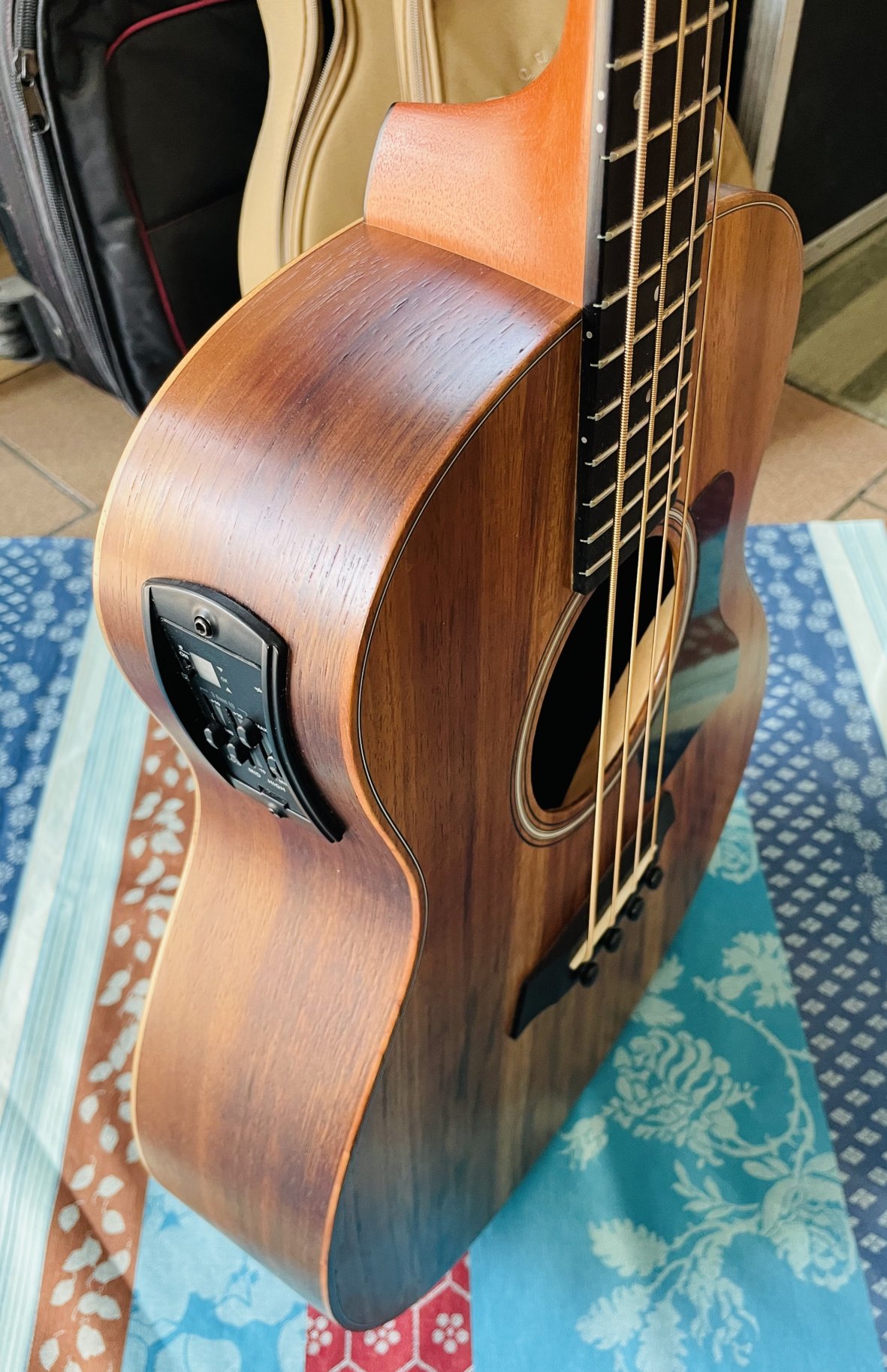 Basse électrique électro-acoustique Taylor GS Mini-e Koa Bass n°2205121247, house Taylor, révisée luthier Manteau (facture 22.07.26) – Image 12