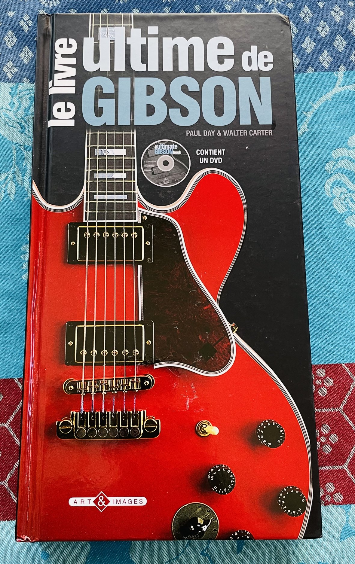 Le livre Ultime de Gibson, Paul Day & Walter Carter, avec CD, éditions Art Images