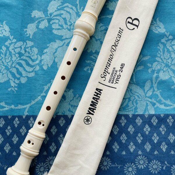 Flûte à bec baroque soprano B Yamaha YRS 24B, housse d’origine (Indonésia)
