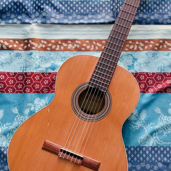 Guitare classique nylon Alhambra Z nature n°ZM1QXK, capodastre Wingo, cordes neuves Savarez 520R