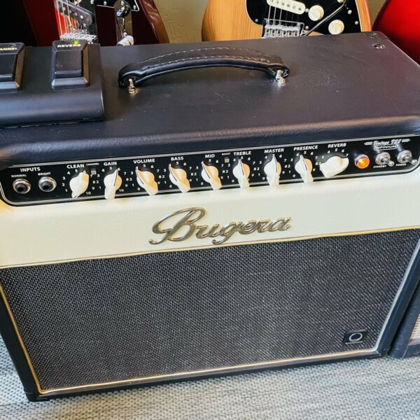 Ampli guitare lampe Bugera Vintage 22 Infinium, alim, foot