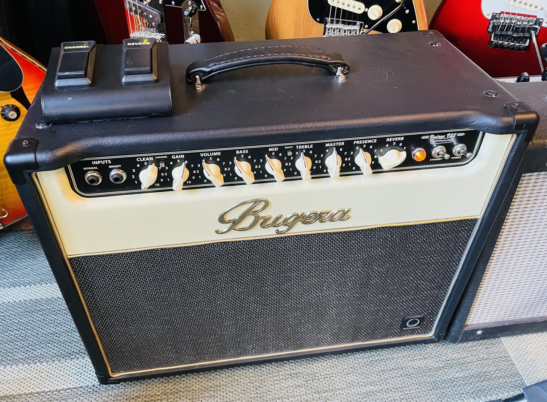 Ampli guitare lampe Bugera Vintage 22 Infinium, alim, foot