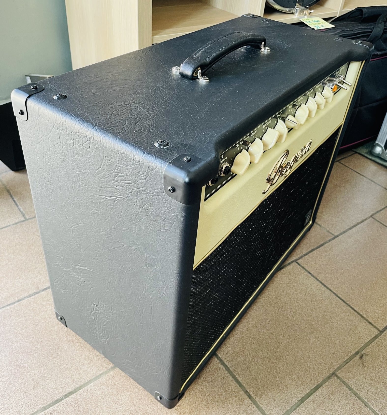Ampli guitare lampe Bugera Vintage 22 Infinium, alim, foot – Image 3
