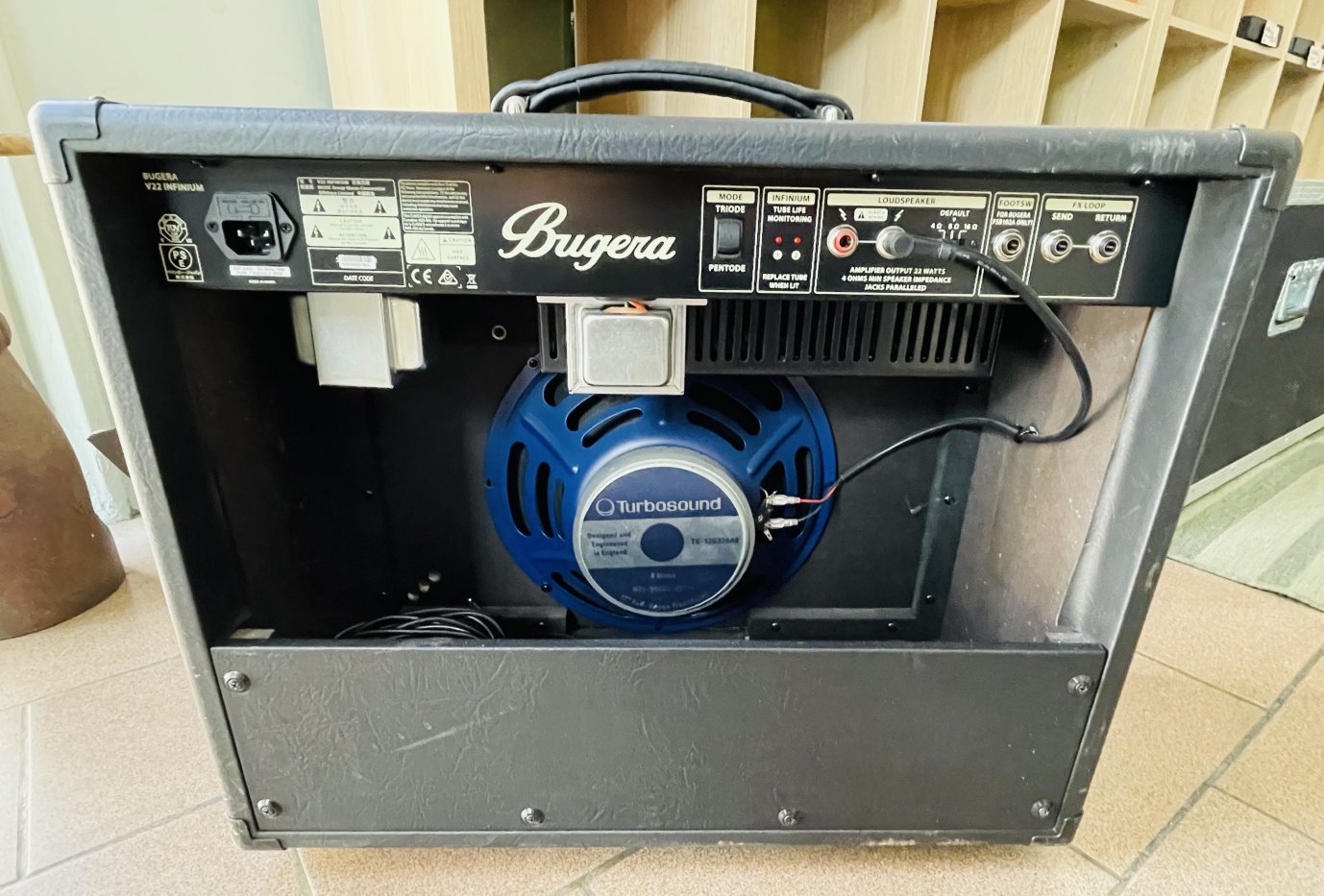 Ampli guitare lampe Bugera Vintage 22 Infinium, alim, foot – Image 4