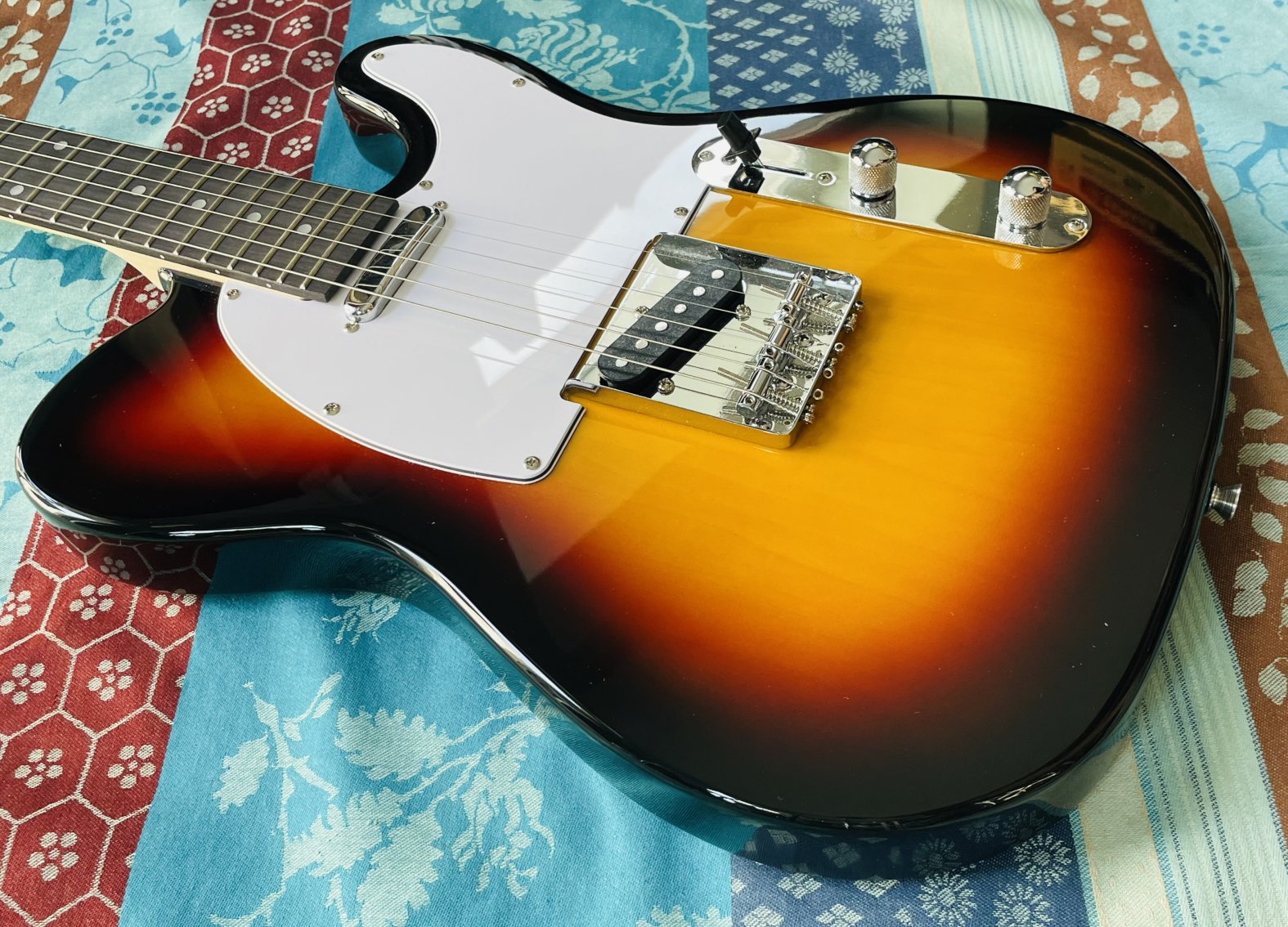 Guitare électrique Eastone TL70 Telecaster 3 tone, housse X-Tone Softbag – Image 2