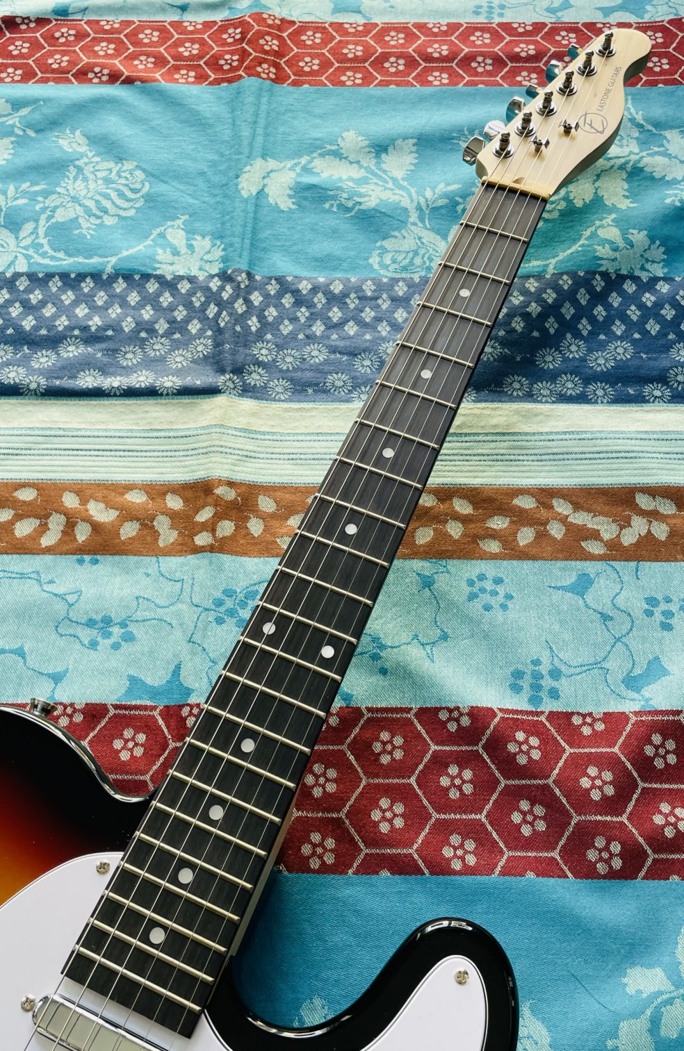 Guitare électrique Eastone TL70 Telecaster 3 tone, housse X-Tone Softbag – Image 3