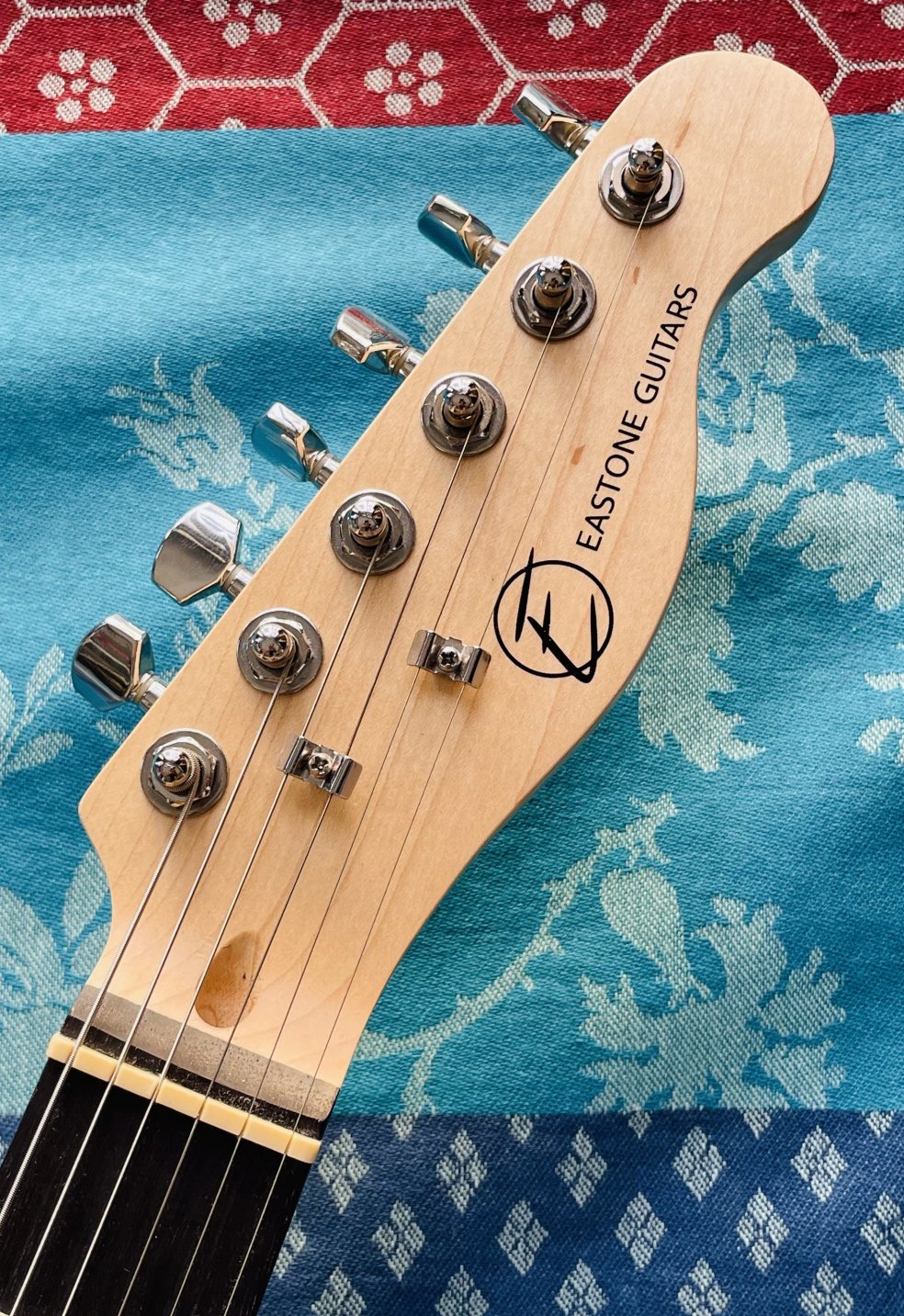 Guitare électrique Eastone TL70 Telecaster 3 tone, housse X-Tone Softbag – Image 4