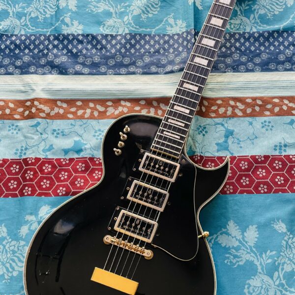 Guitare électrique vintage Jacobacci Studio 3, 3 micros Benedetti (1969/1971, Paris, France), bel étui Duesenberg