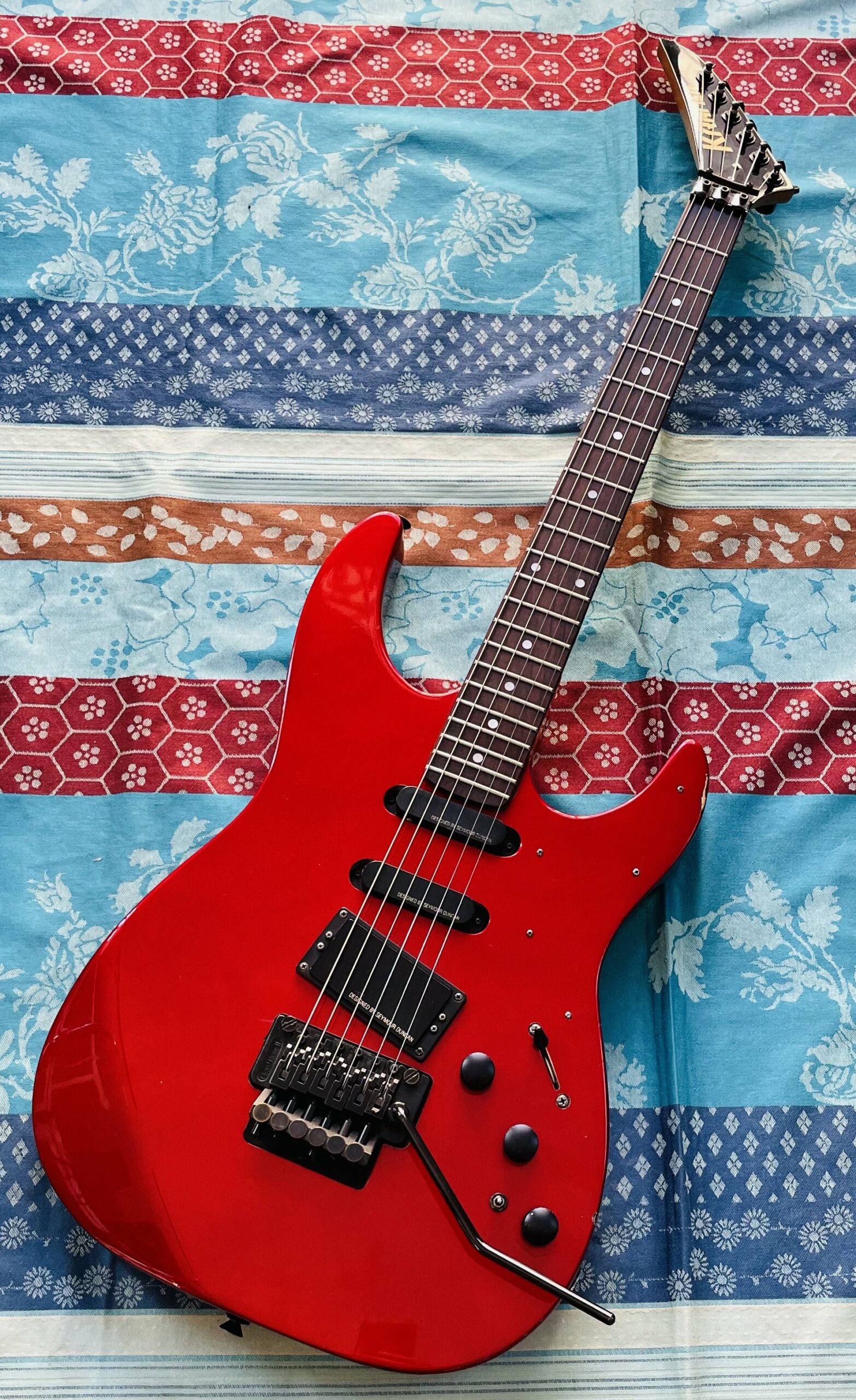 Guitare électrique Kramer 610 n°SF4049 (1988, Korea / Neptune USA), vibrato, étui, révision Luthier Thébé (01.08.26)