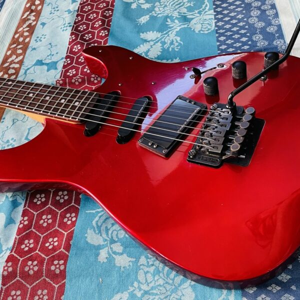 Alternative view of Guitare électrique Kramer 610 n°SF4049 (1988, Korea / Neptune USA), vibrato, étui, révision Luthier Thébé (01.08.26)