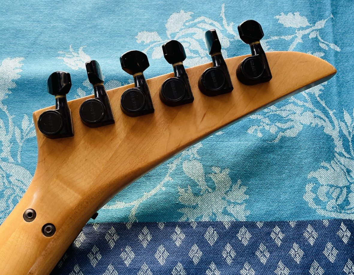 Guitare électrique Kramer 610 n°SF4049 (1988, Korea / Neptune USA), vibrato, étui, révision Luthier Thébé (01.08.26) – Image 10