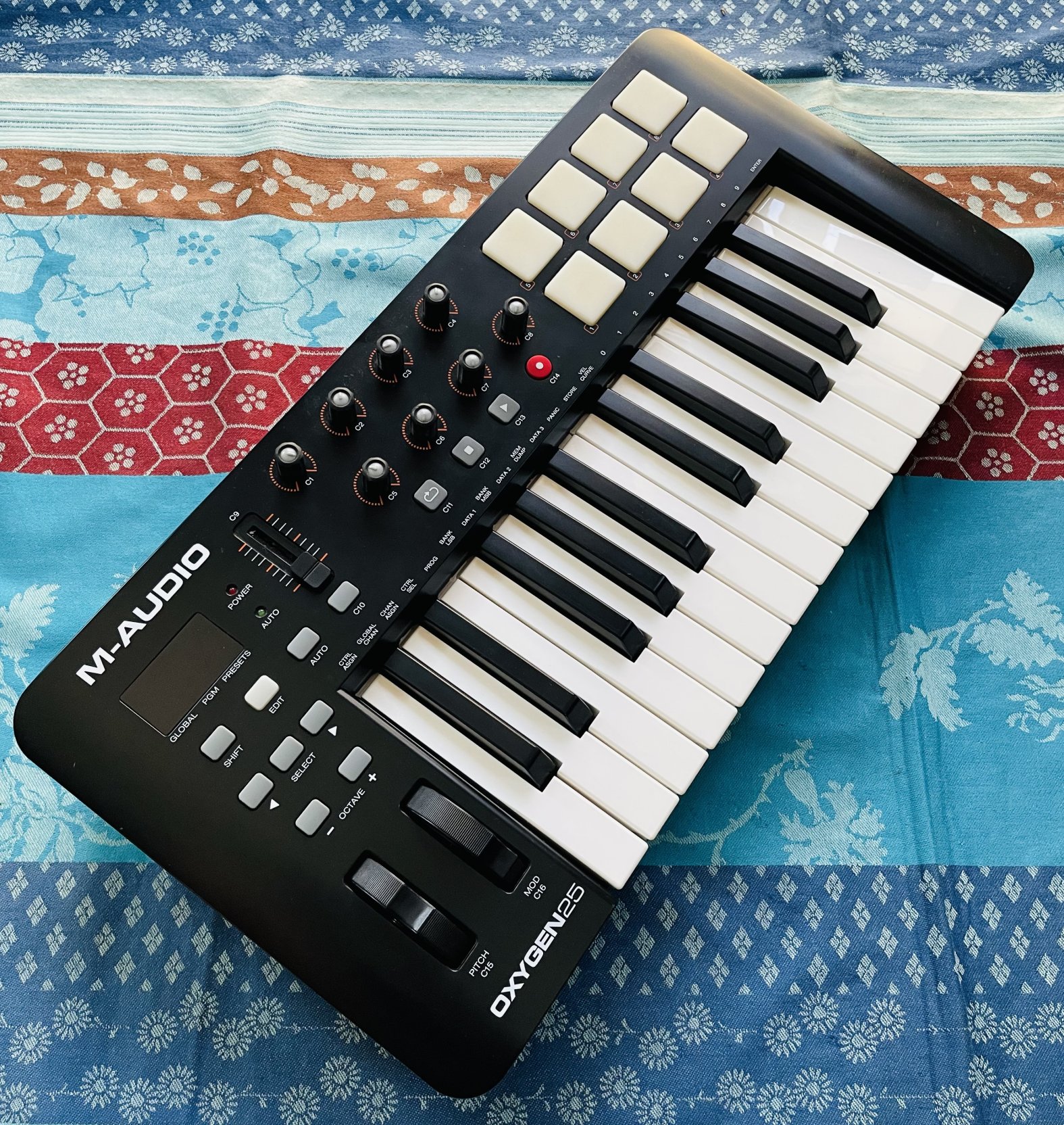 Clavier maitre M-Audio Oxygen 25 IV n°B51405159904106, usb, notice, boite d’origine