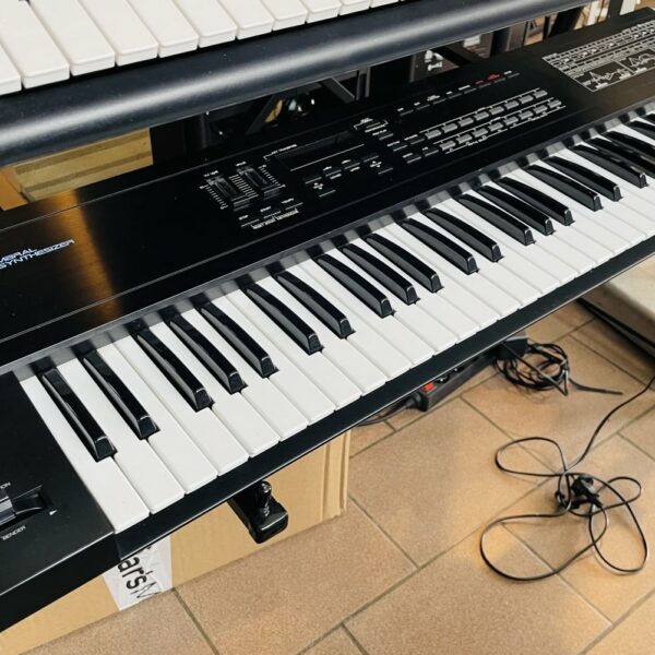 Synthé Roland D-10 n°C940224 (1988, Japan)