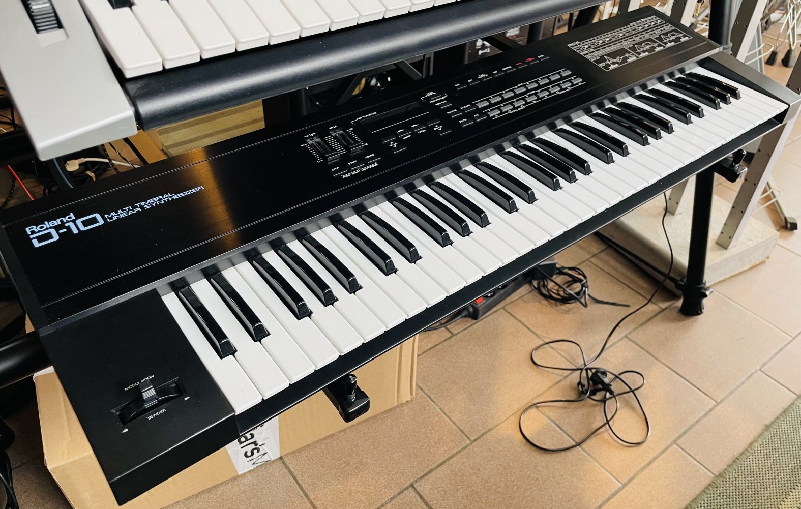 Synthé Roland D-10 n°C940224 (1988, Japan)
