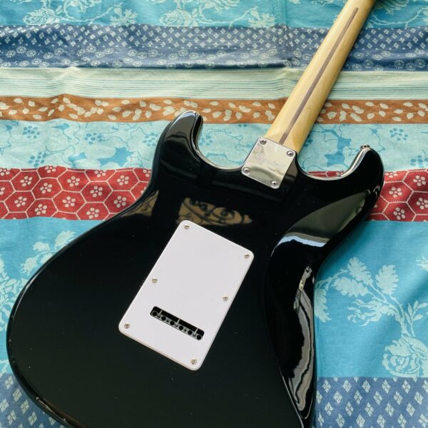 Guitare électrique Squier Strat Black n°ICSJ20011498 (Indonésia), cordes neuves Ernie Ball 10/47 – Image 6