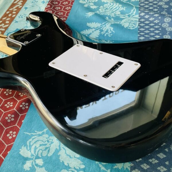 Guitare électrique Squier Strat Black n°ICSJ20011498 (Indonésia), cordes neuves Ernie Ball 10/47 – Image 7