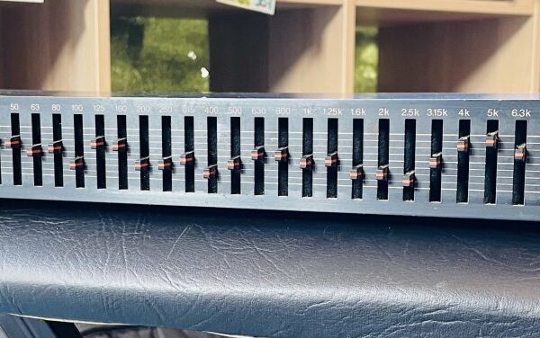 Alternative view of Egaliseur Yamaha GQ131 n°MB4L053172 (Japan), rack 1U