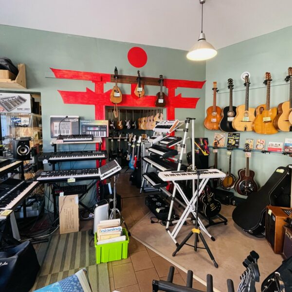 Alternative view of Cagnotte Soutien au dépôt-vente bordelais d’instruments de musique d’occasion AU SON VERT