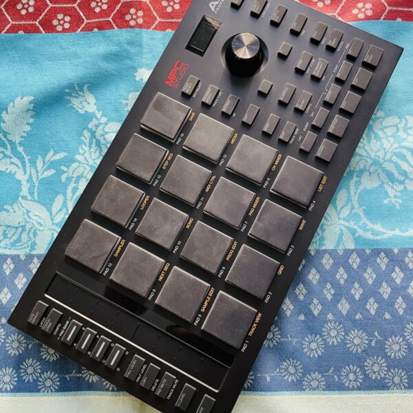 Alternative view of Groovemachine Akai MPC Studio n°A31208248914761, carton usb notice d’origine