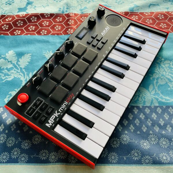 Mini clavier maitre Akai MPK Miniplay MK3 n°E8240525586235, boite, usb d’origine