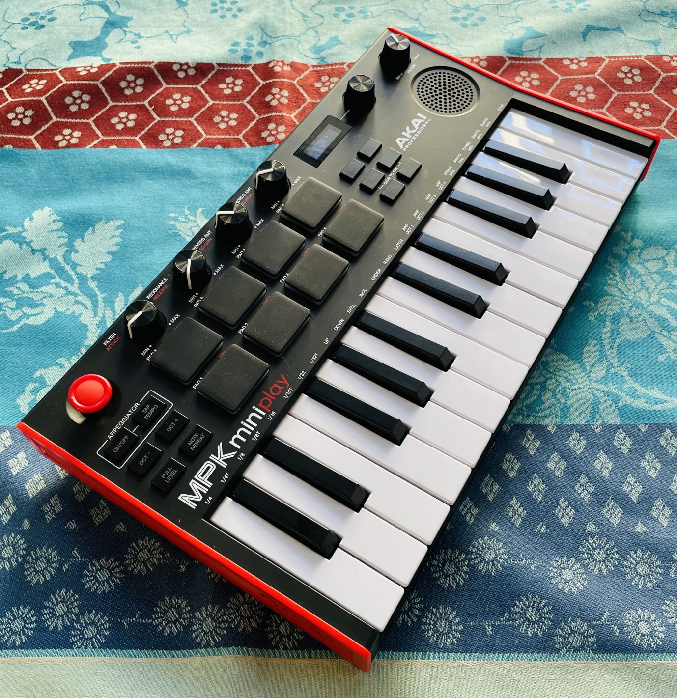 Mini clavier maitre Akai MPK Miniplay MK3 n°E8240525586235, boite, usb d’origine