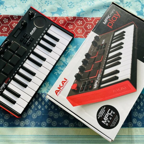 Mini clavier maitre Akai MPK Miniplay MK3 n°E8240525586235, boite, usb d’origine – Image 6