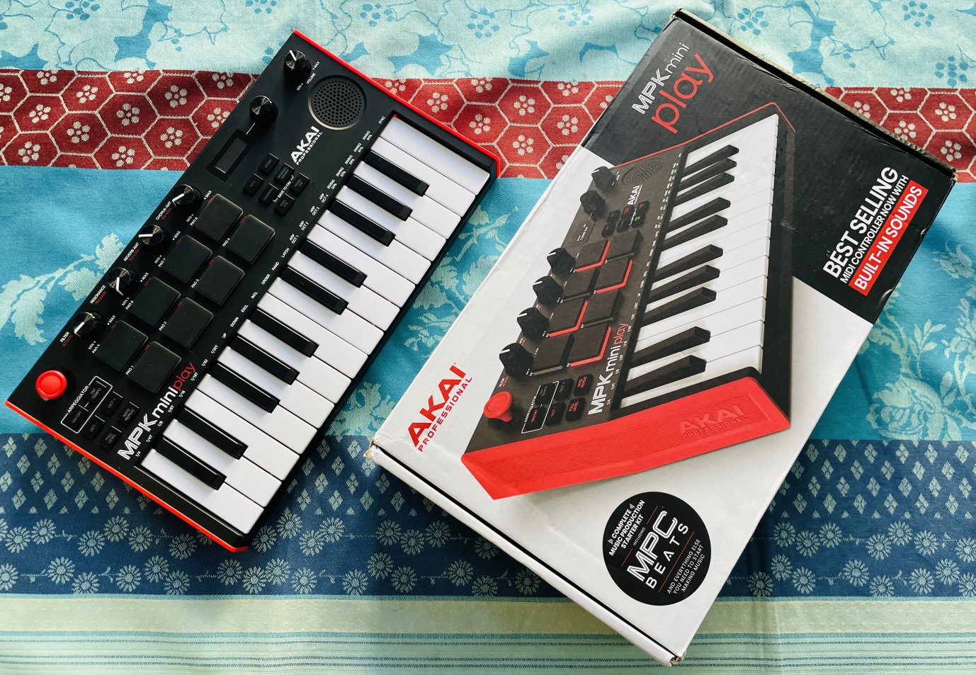 Mini clavier maitre Akai MPK Miniplay MK3 n°E8240525586235, boite, usb d’origine – Image 6