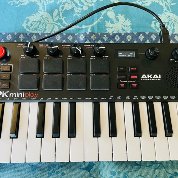 Mini clavier maitre Akai MPK Miniplay MK3 n°E8240525586235, boite, usb d’origine – Image 7
