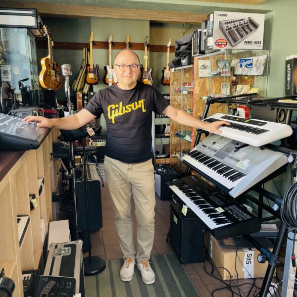 Alternative view of Cagnotte Soutien au dépôt-vente bordelais d’instruments de musique d’occasion AU SON VERT