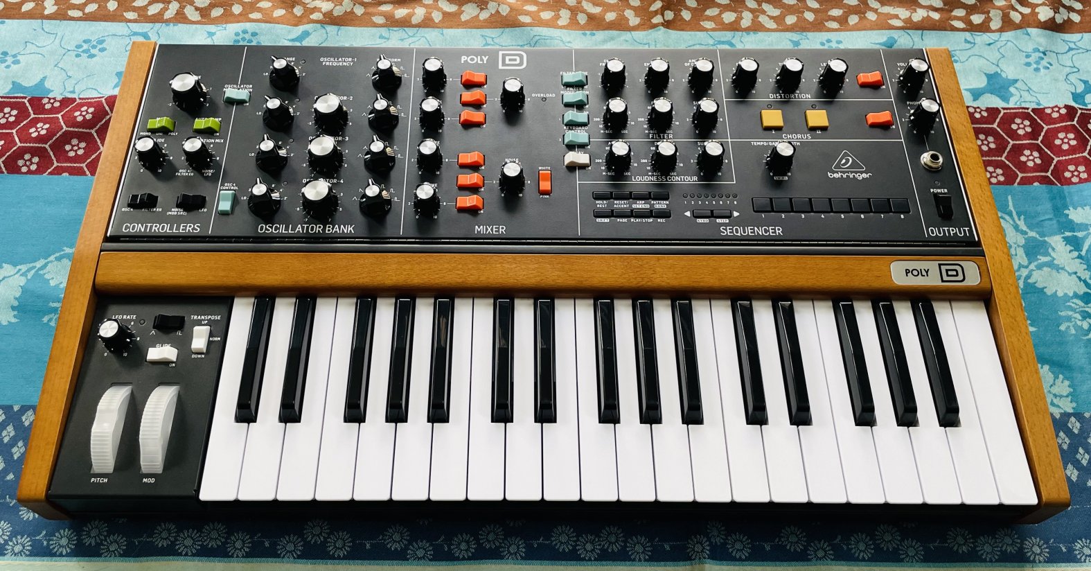 Synthé analogique Behringer Poly D n°S240800348D8J, boite d’origine, notice, alim – Image 4