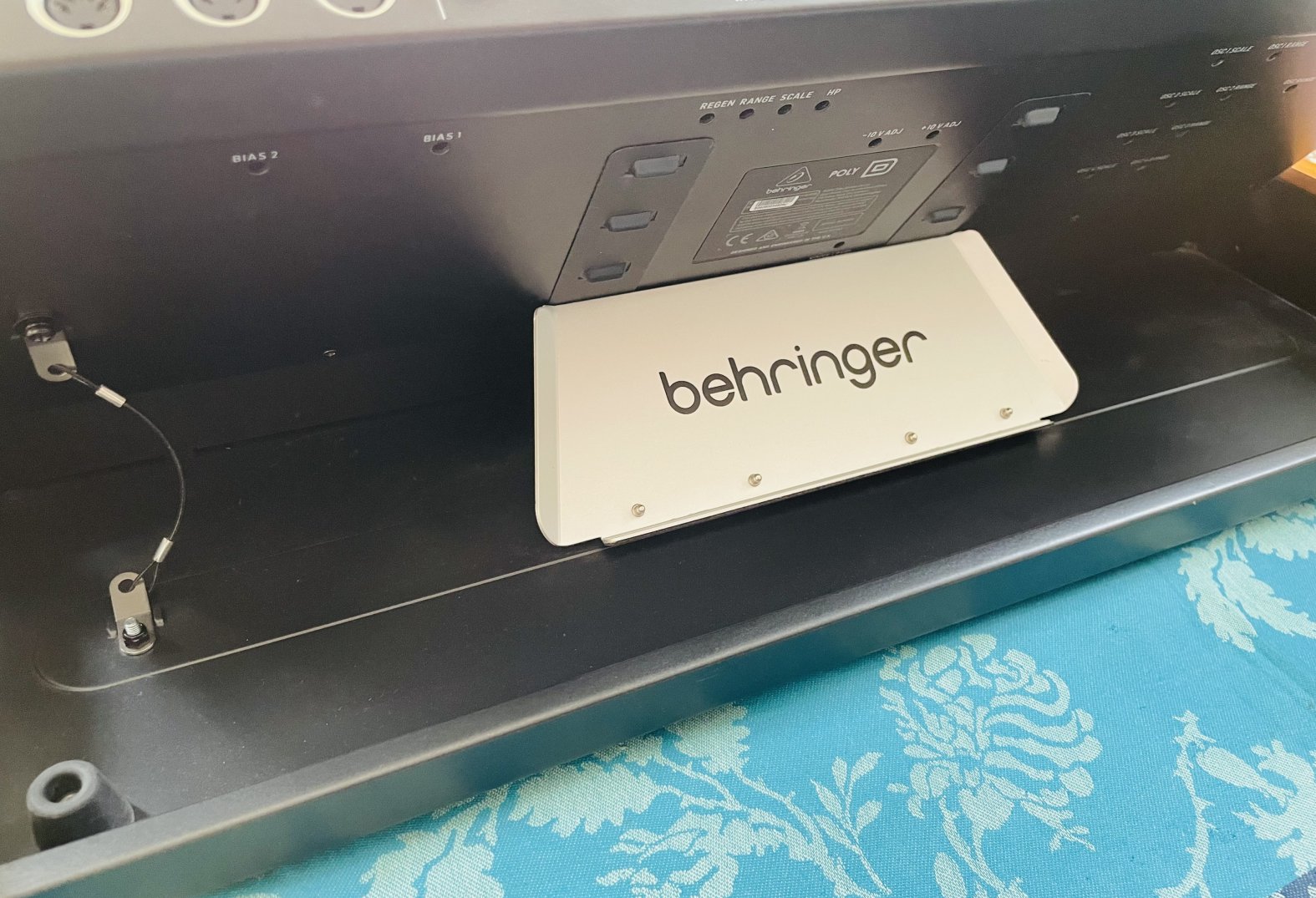 Synthé analogique Behringer Poly D n°S240800348D8J, boite d’origine, notice, alim – Image 7