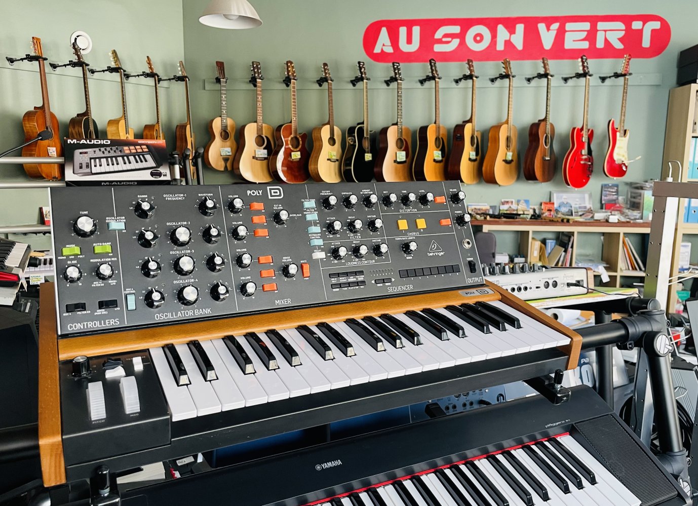 Synthé analogique Behringer Poly D n°S240800348D8J, boite d’origine, notice, alim – Image 9