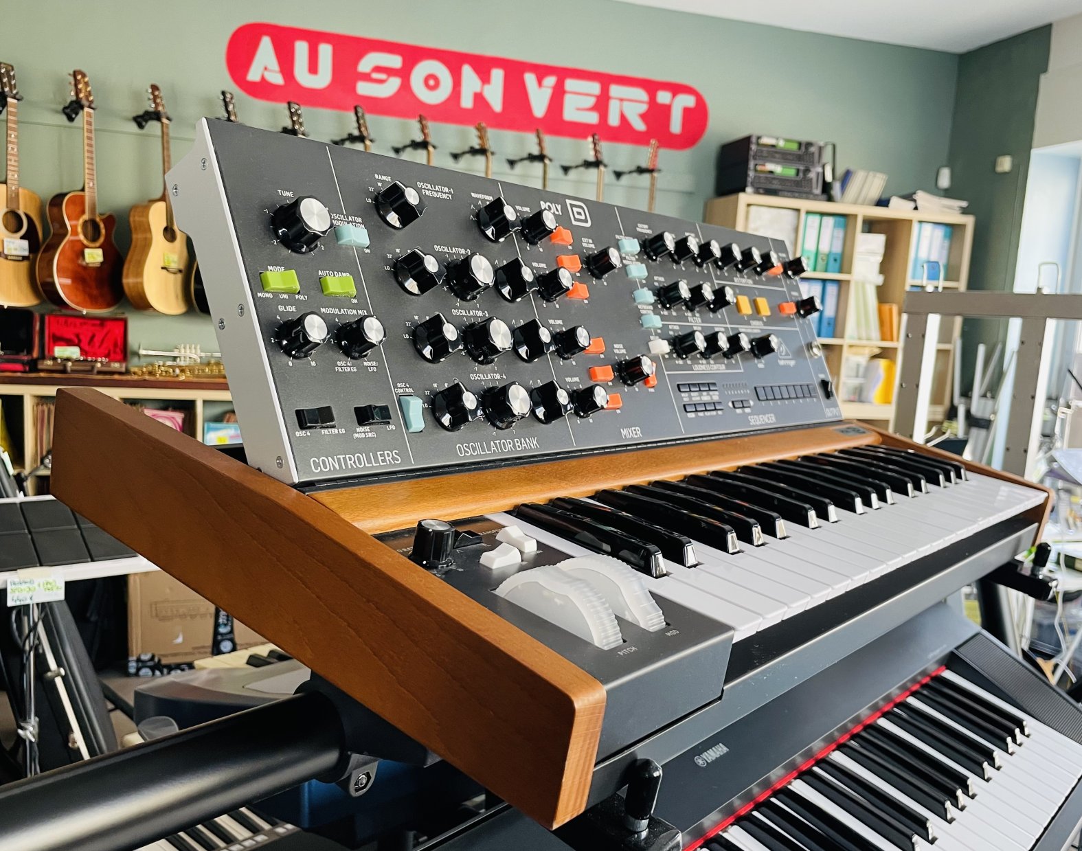 Synthé analogique Behringer Poly D n°S240800348D8J, boite d’origine, notice, alim – Image 10