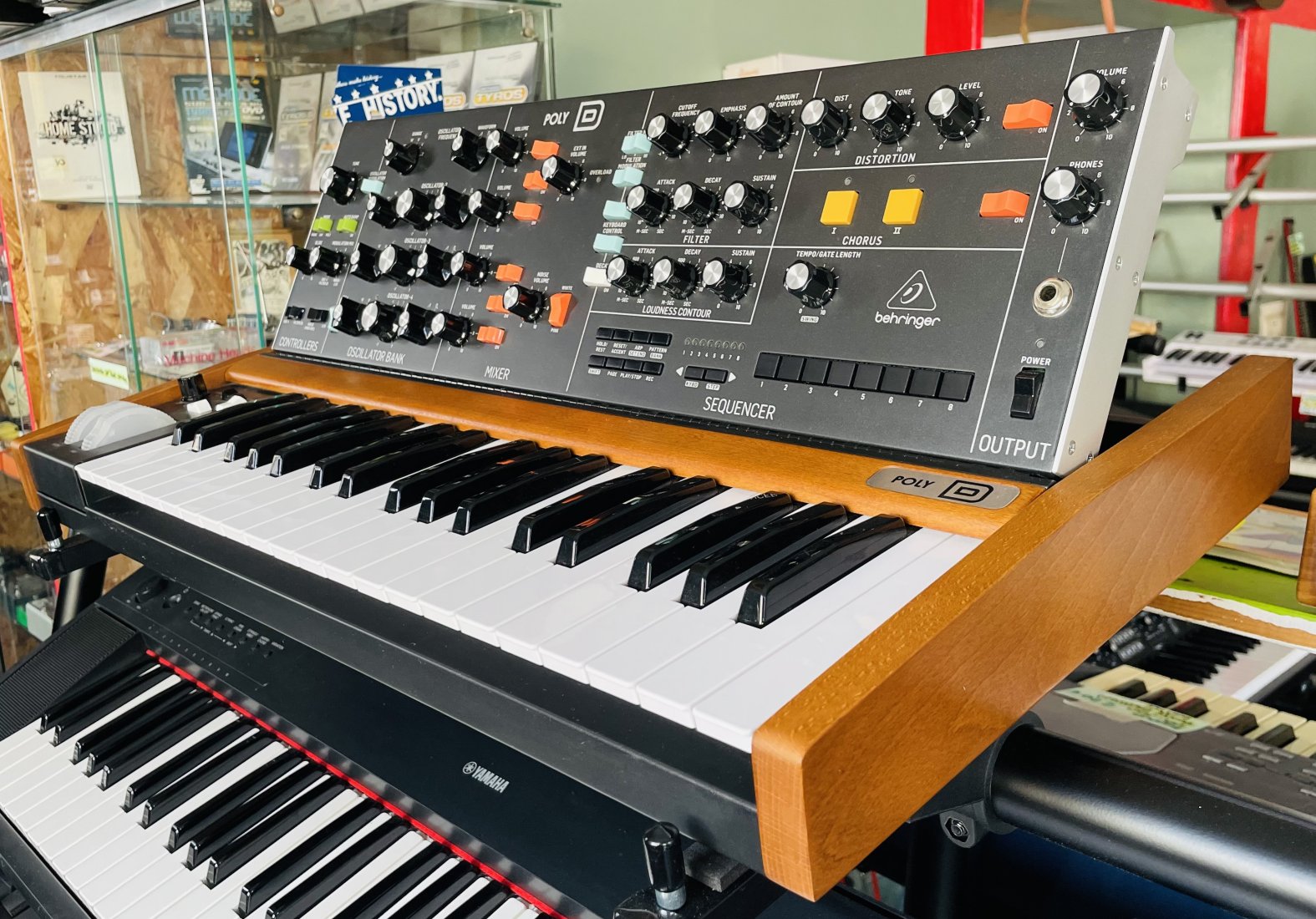 Synthé analogique Behringer Poly D n°S240800348D8J, boite d’origine, notice, alim – Image 11