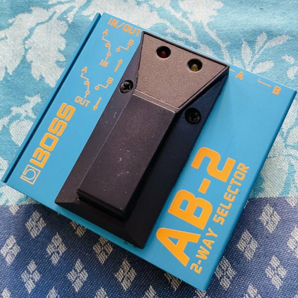 Pédale sélecteur 2 voies A/B Boss AB-2 2 way selector n°E4B9401, 2 piles AA neuves