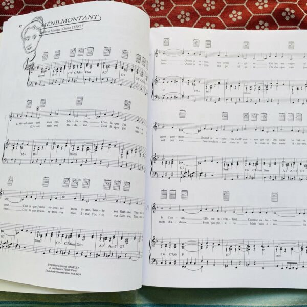 Beau livre piano chant grille guitare de Charles Trenet, Carish – Image 3