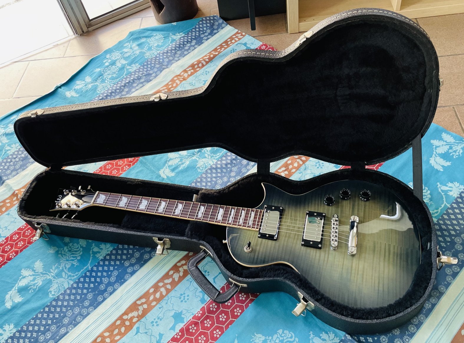 Etui guitare format Les Paul Junior Datt Cases (Vancouver, Canada) – Image 2